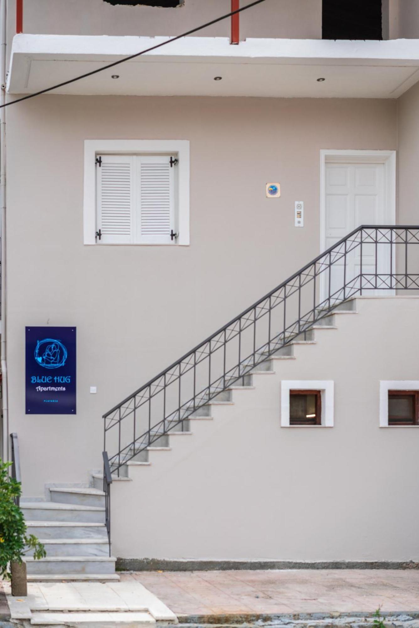 Blue Hug Apartment *